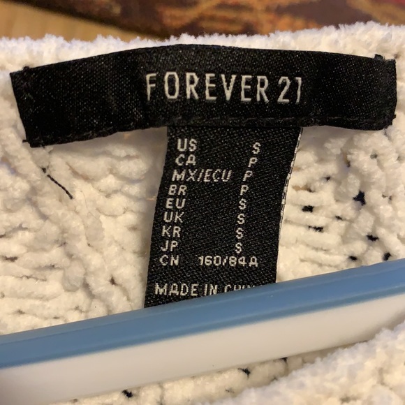 Forever 21 Cropped Sweater - Picture 4 of 4